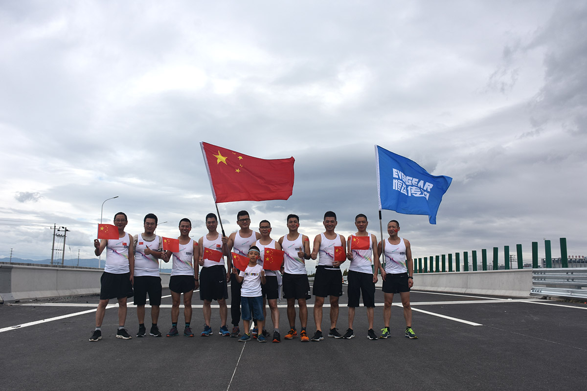 恒齒跑團(tuán)，奔跑慶國慶